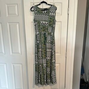 New Directions Medium green patterned maxi dress